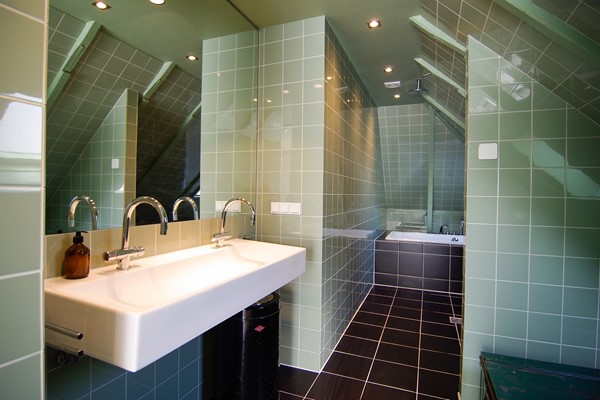 18 Badkamer 1-02.jpg